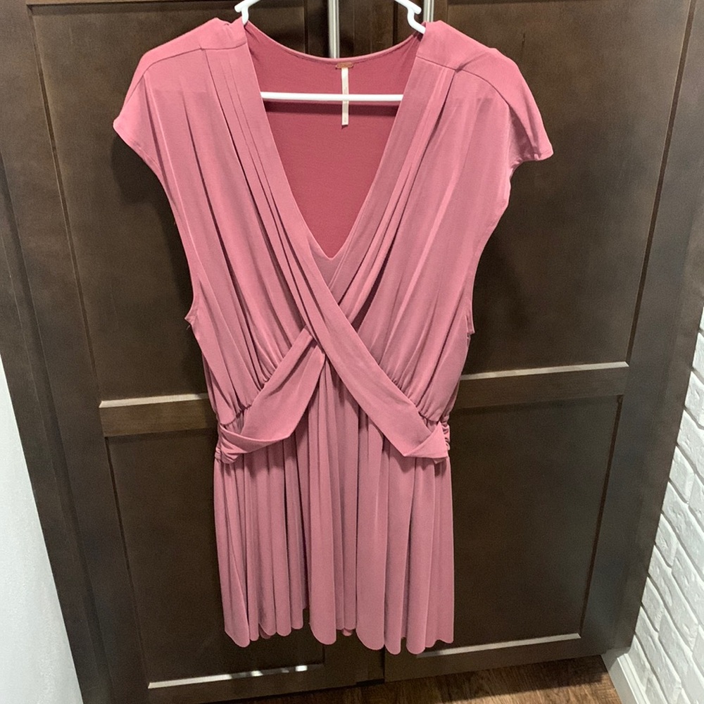 Free people cupro cap sleeve criss cross dress. Dusty mauve. Flowy neutral boho